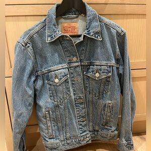 Levi’s trucker Jacket size small
